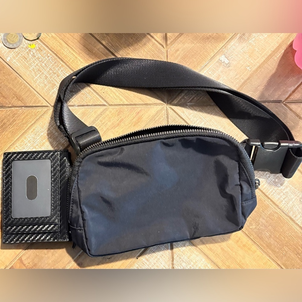 🎒Black Women’s Belt Crossbody Bag and Wallet Combo NWOT🎒